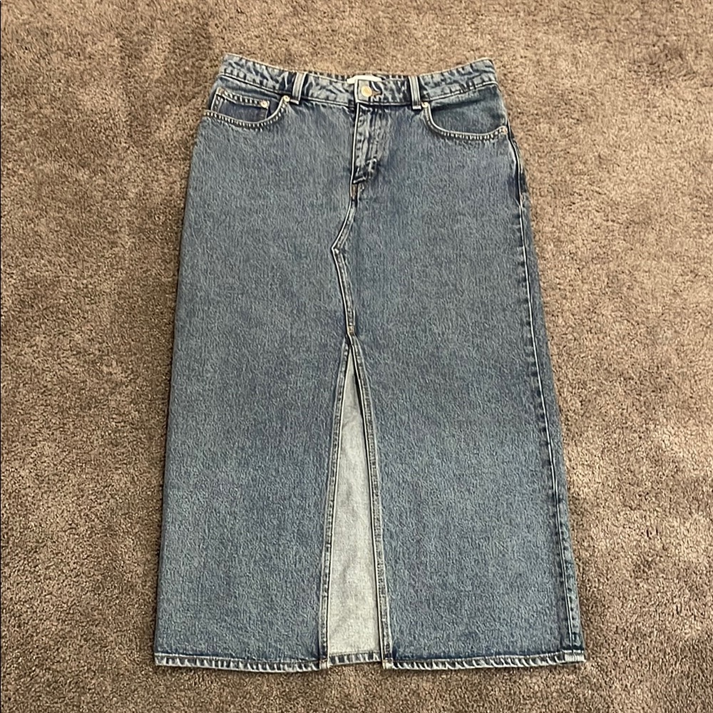 Woman’s H&M size 8 midi Denim Skirt with Front Slit